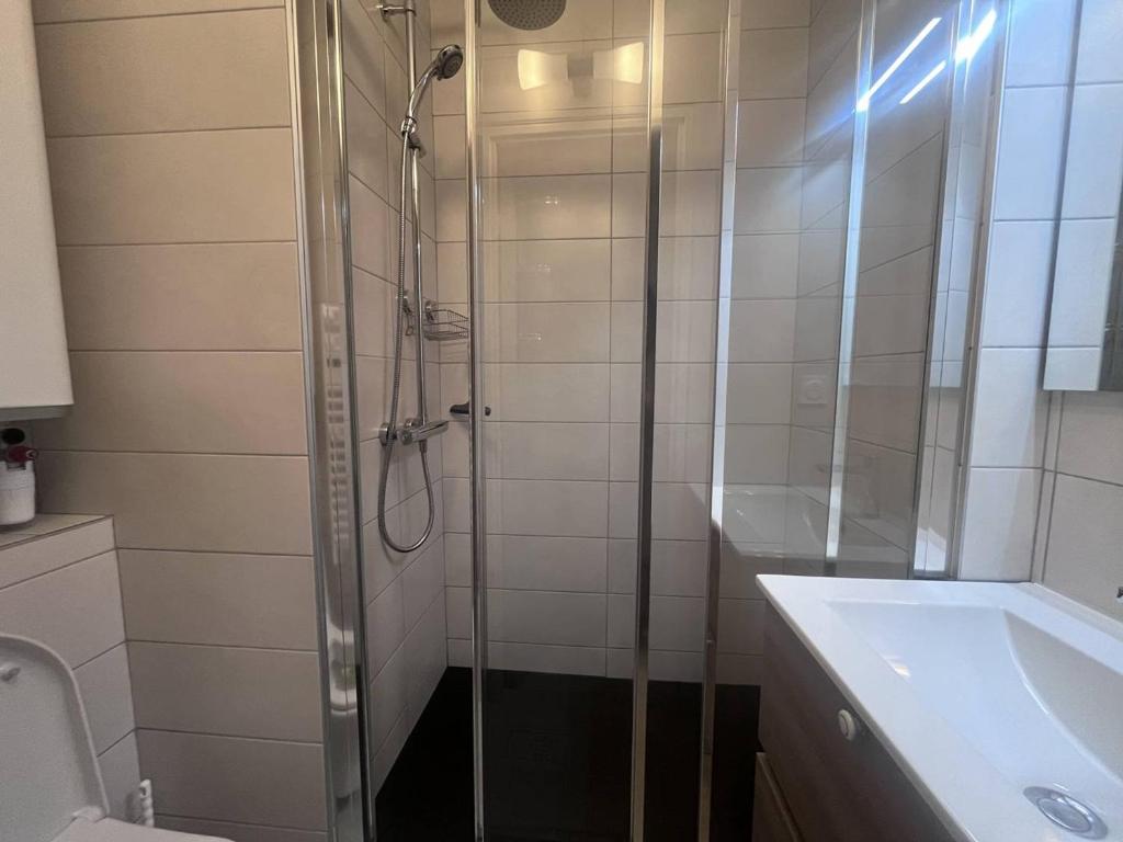 Studio charmant avec balcon face aux montagnes - FR-1-812-9 - 2
