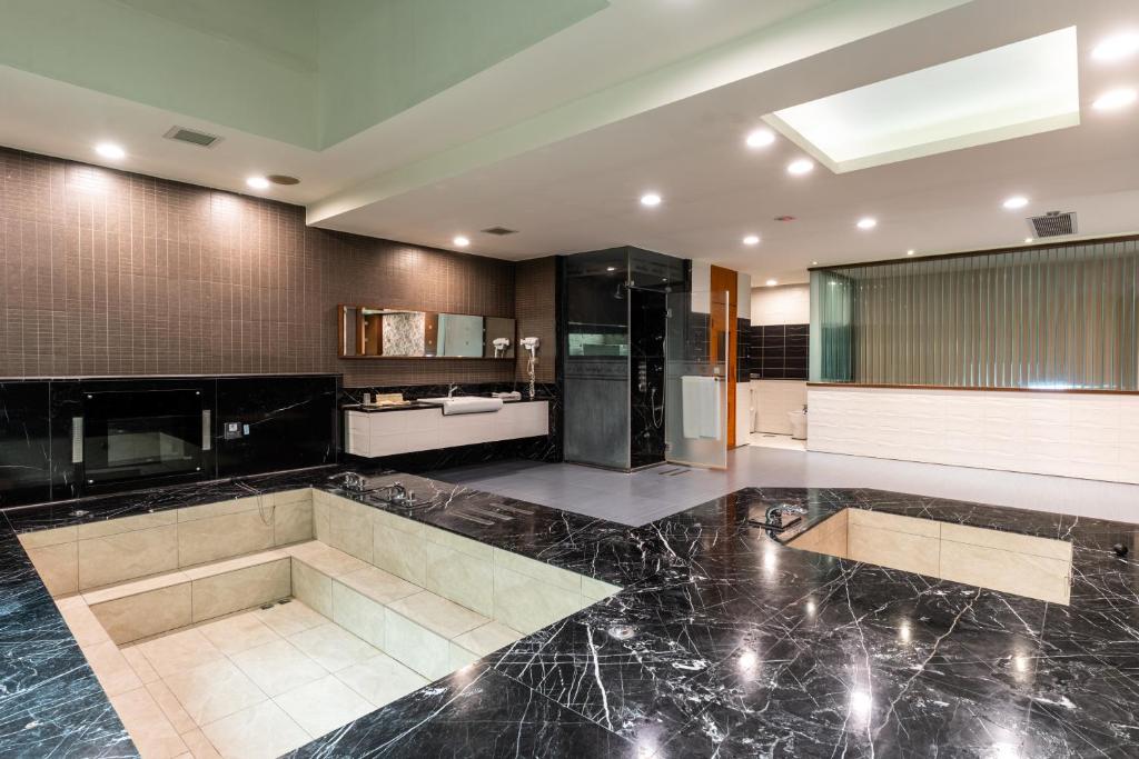 Shower, OHYA Boutique Motel-Shin-Ying Branch in Tainan