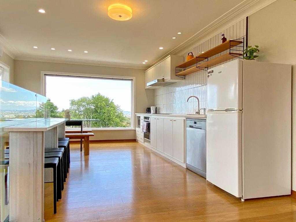 Cosy family house in Massey with Good View, Окленд