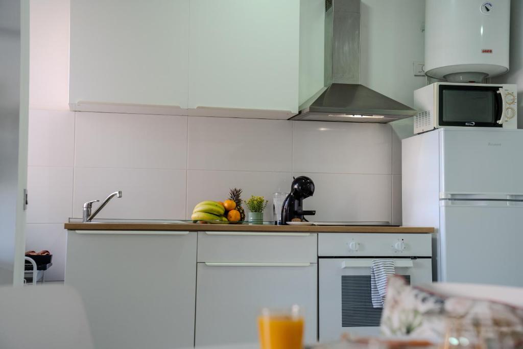 Central Los Cristianos Apartment with Pool Near Beach - Cris Sol - 5