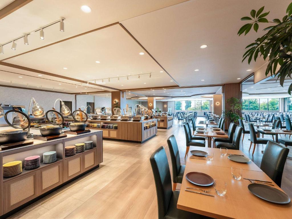 1. 머큐어 토야마 ..