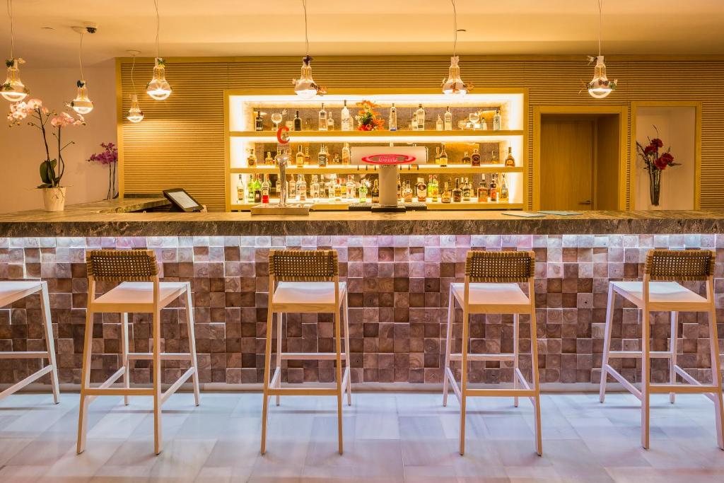 Grand Palladium Select Palace Ibiza - All Inclusive — Playa d'en Bossa, Balearic Islands