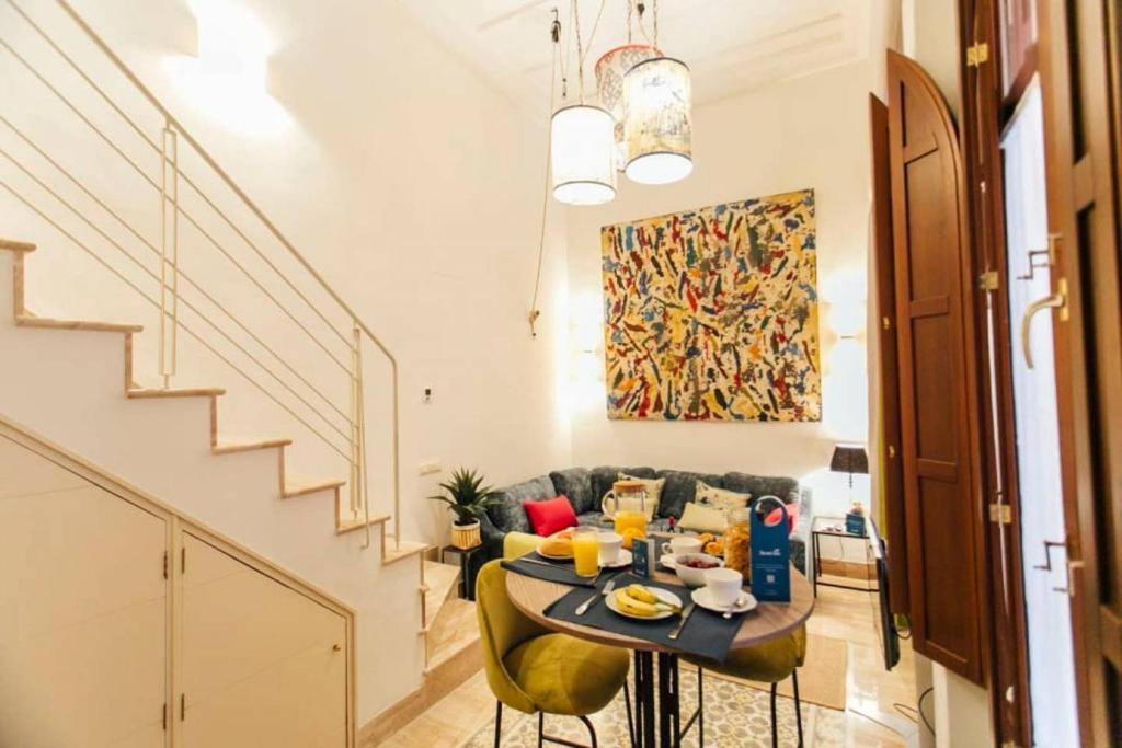 Colorful and Authentic Duplex in Seville - 4