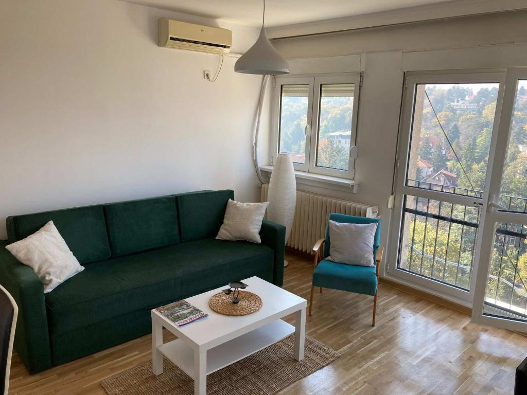 Kod Stadiona Partizana - 5