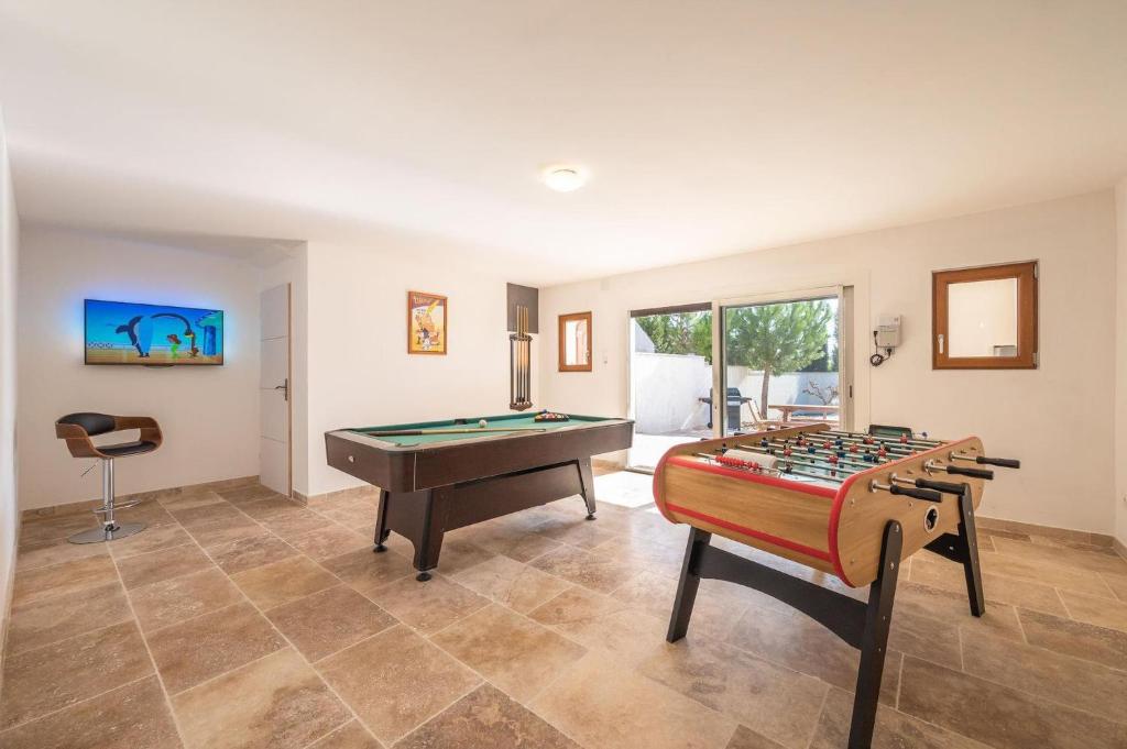 Vacation rental with pool and Jacuzzi, close to Arles - sleeps 10 - 4