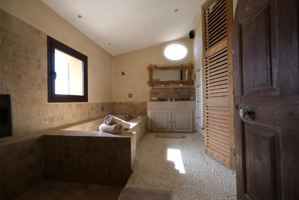 Provençal farmhouse, Mont Ventoux view, 2 pools (1 heated), Bédoin - 10 people - 5