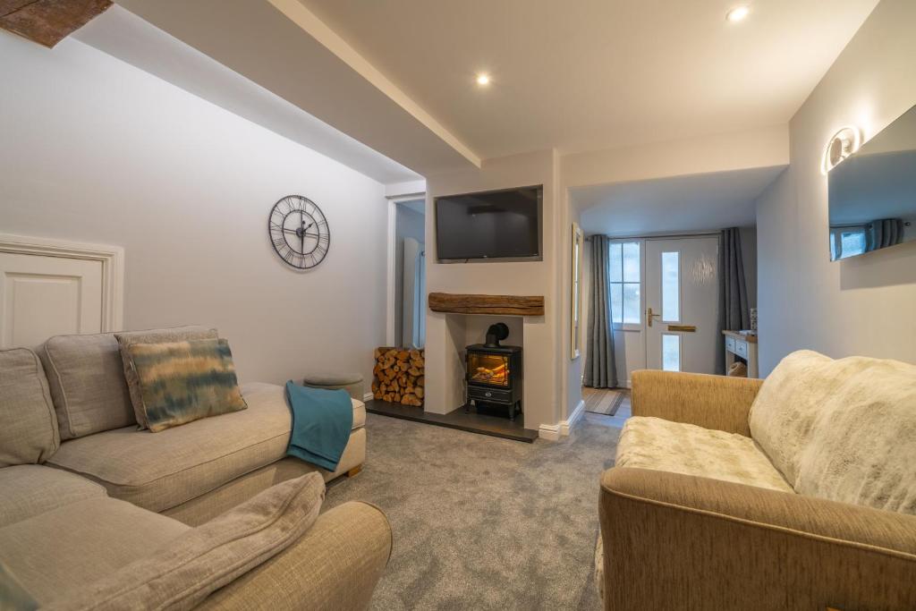 Laburnum Cottage - Windermere Town Centre, with Parking, Windermere