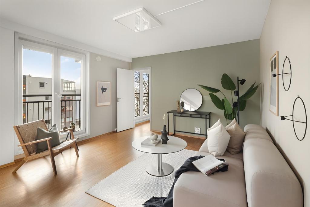 Top-Floor Apartment with Balcony and Sea View, Bergen