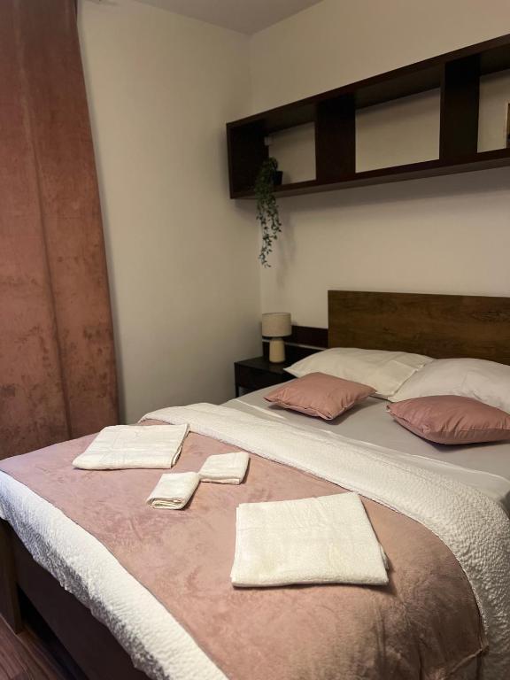 Romana-34-You, Bukurešť