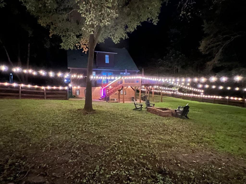 Whisper Chalet Reunions Groups 20 Plus Guests, Greensboro