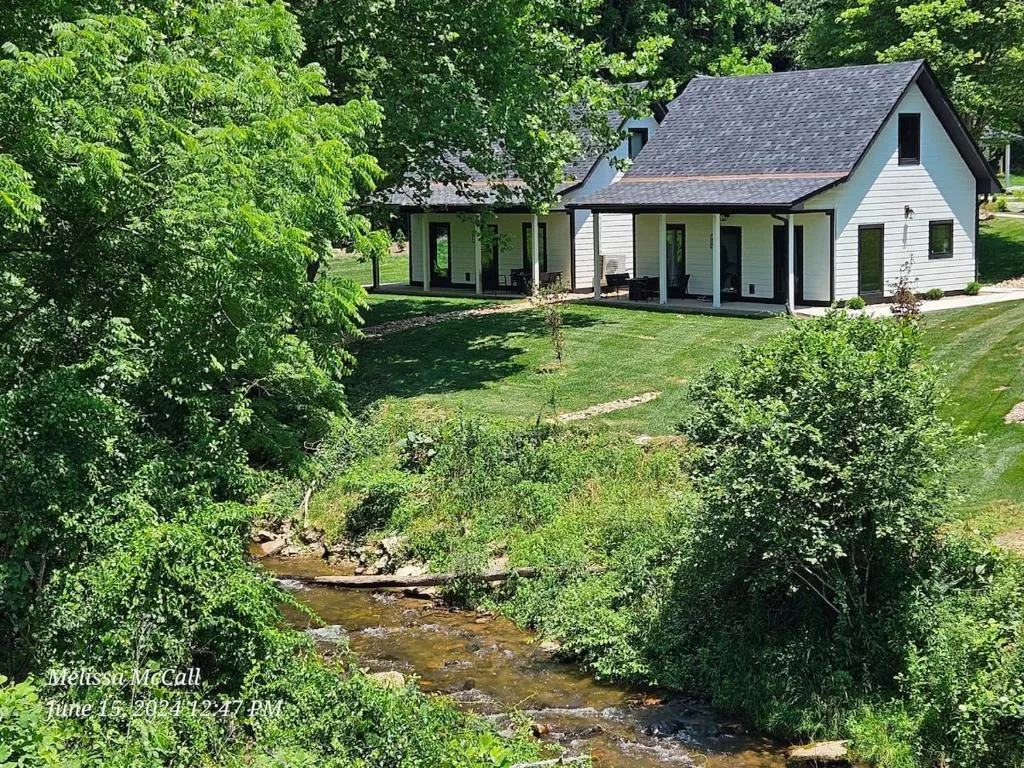Life's Good Creek Side Retreat，位于布里瓦德的酒店