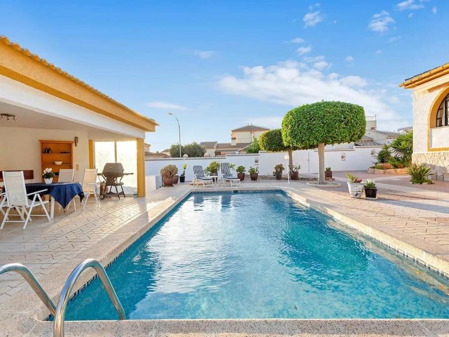 PMT26 - Large Villa, with private garden and pool, Ciudad Quesada