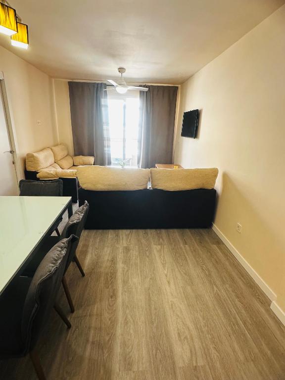 Apartamento en última planta 4 recien reformado en Playa La Colonia con Ascensor - 3