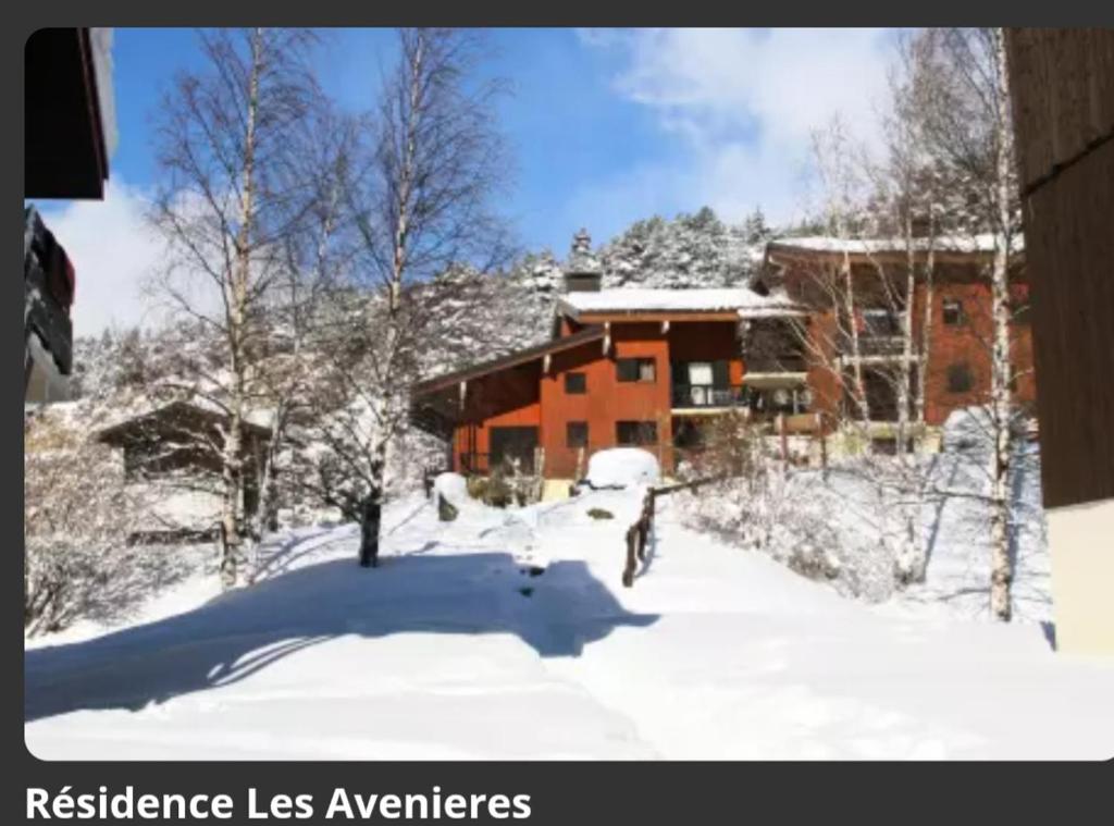 Au pied des Pistes - 1