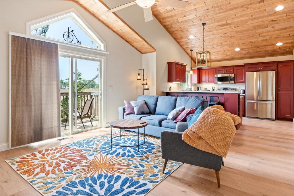 Upper Deck by Simple Life Rentals, Sturgeon Bay