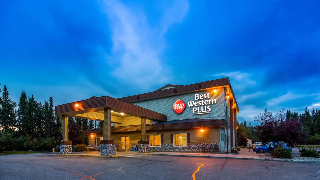 Exterior view, Best Western Plus Pioneer Park Inn in Fairbanks (AK)
