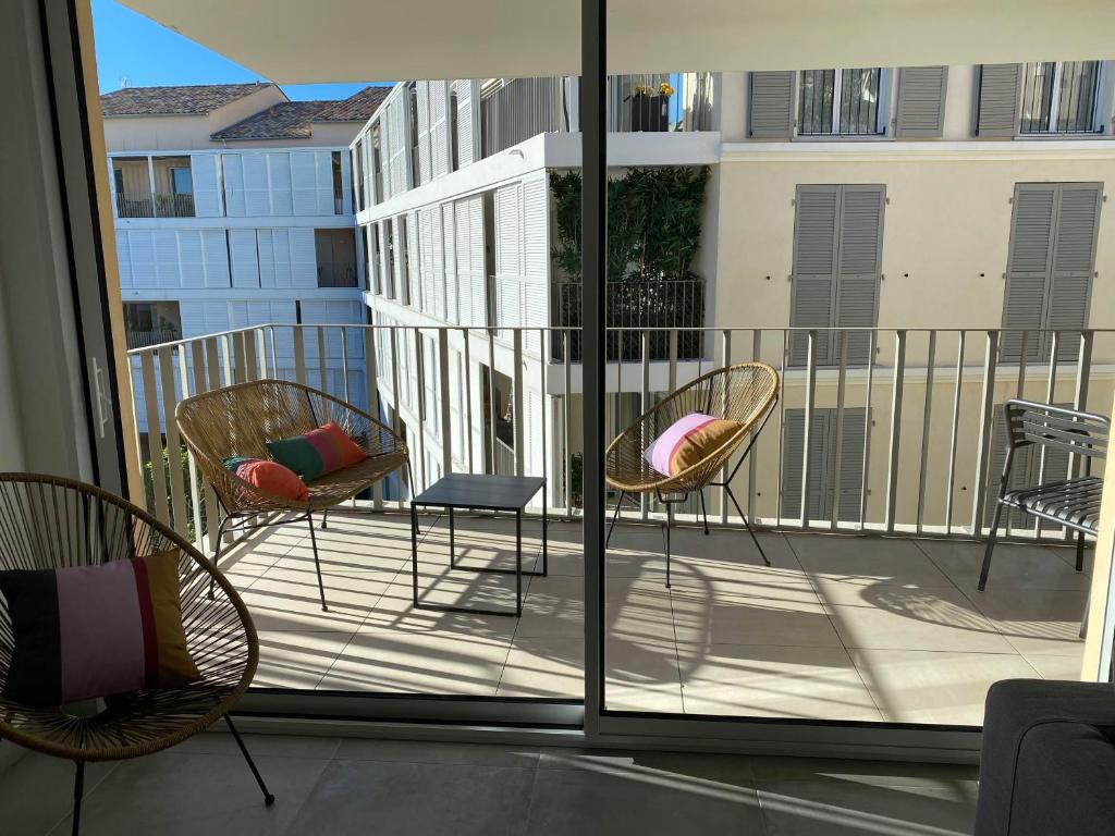 Fabulous Two-Bedroom Apartment with parking - 3
