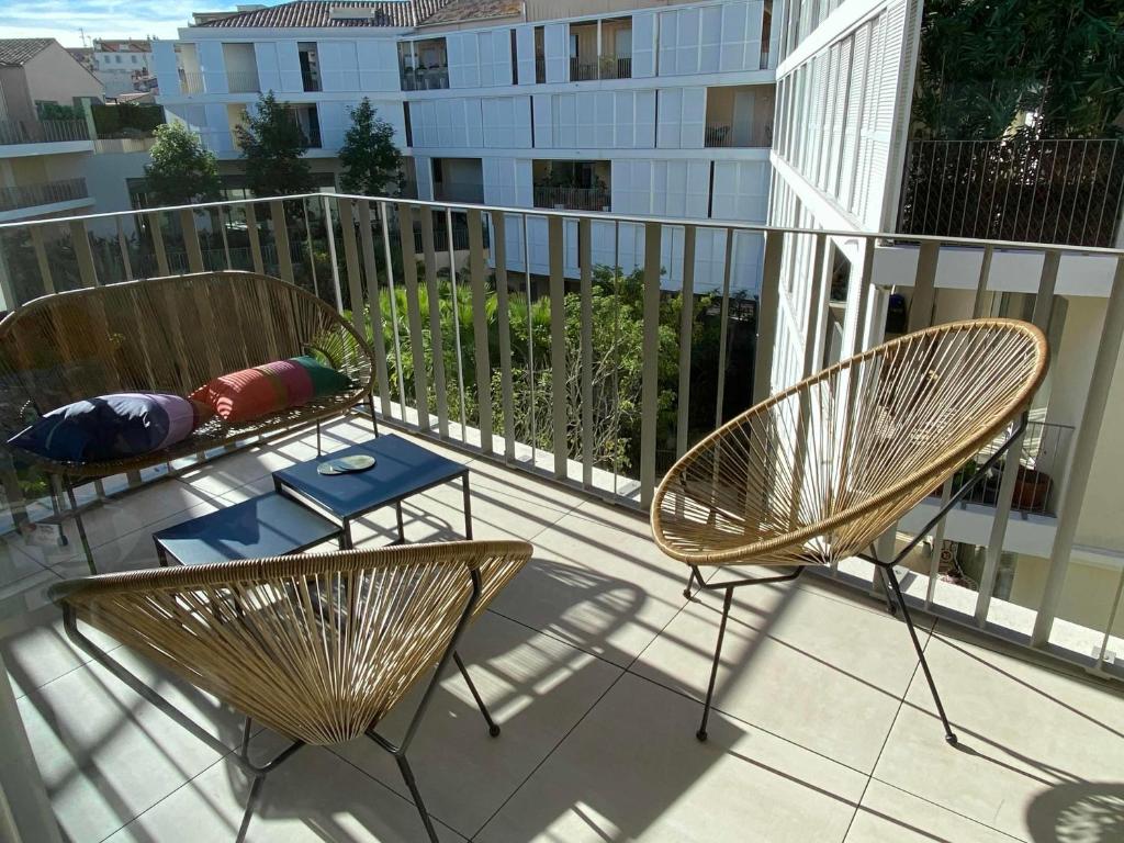Fabulous Two-Bedroom Apartment with parking - 2