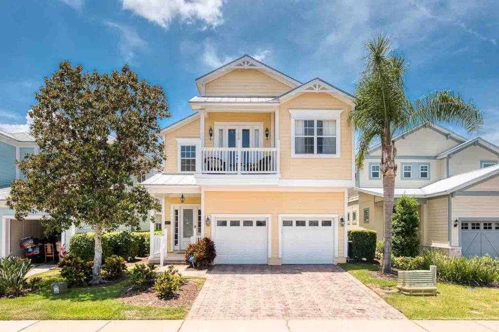 Beaming 5 Bdrm Home with Private Pool at Reunion, Kissimmee