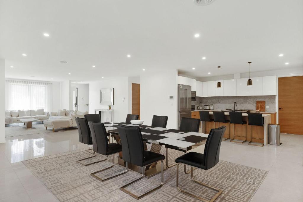 Inlet Paradise, Rhyll