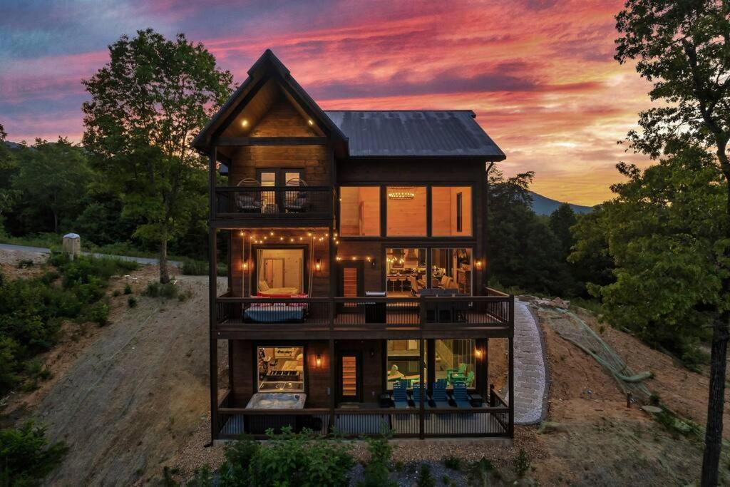 New Explorer's Hideaway,Mtn View, Firepit,Upscale, Sevierville