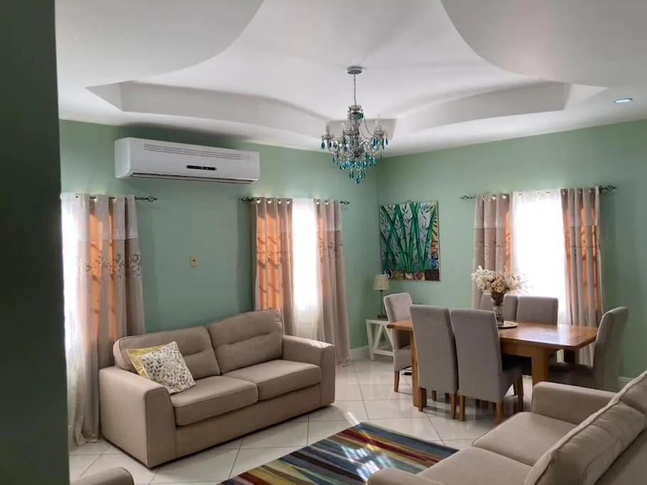 A home away from home, hotel in Orange Hill
