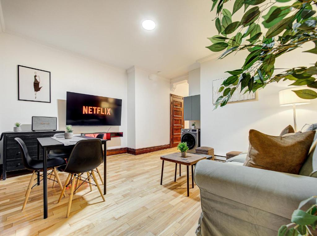 Great 3B unit on Saint-Urbain, Montréal