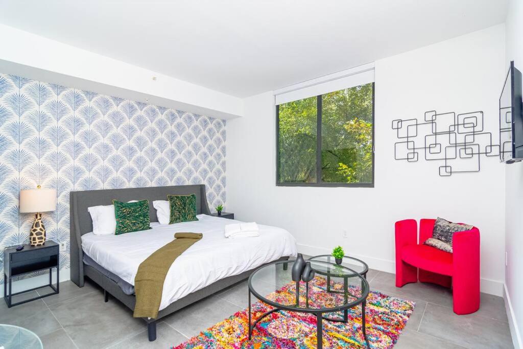 Stylish 1BR Suite with King Bed Walk to Marlins Park & Brickell, Miami