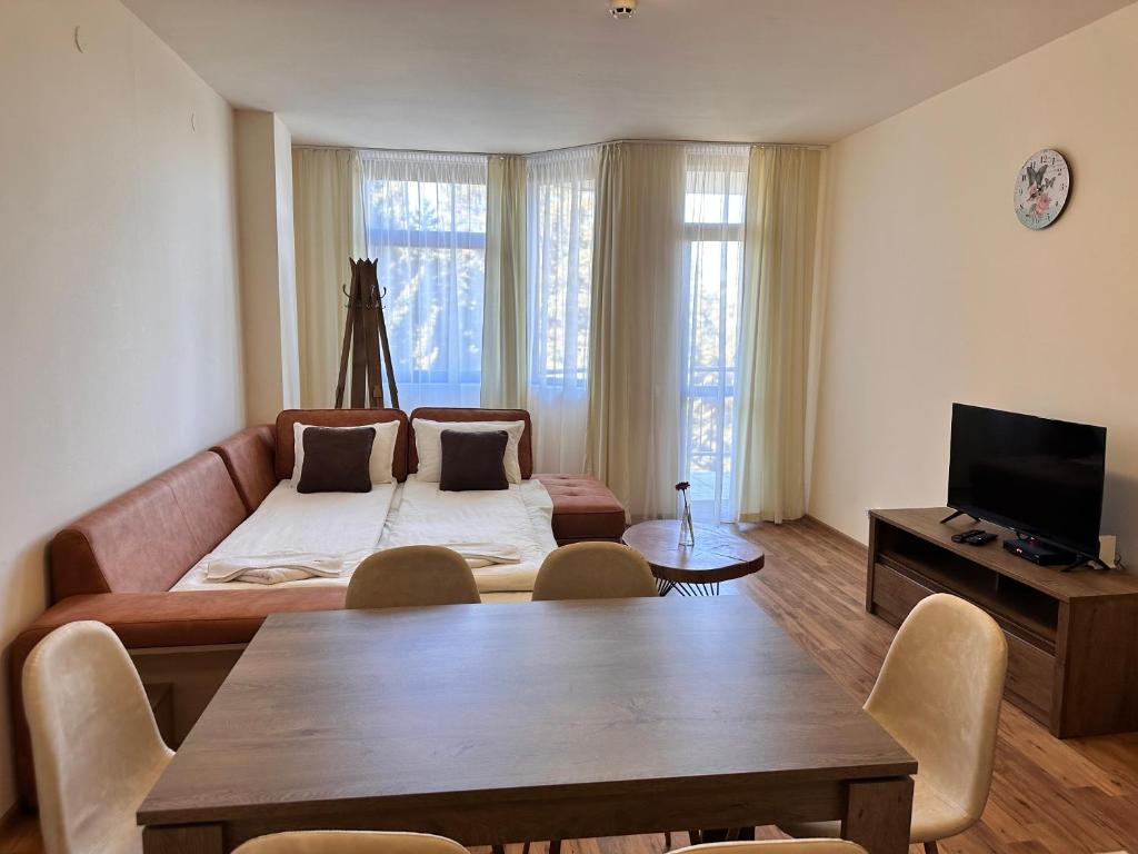 Apartment for 6 in Flora main building - prime location!, Borovec