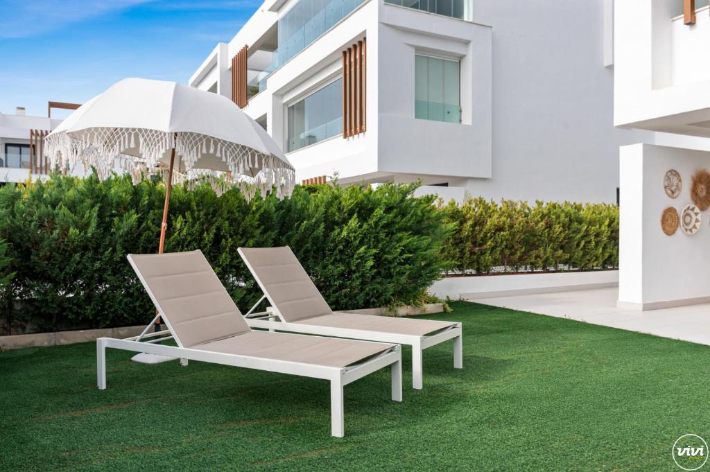 ViVi Homes - Sublime Close to the beach, Garden, Pool & Hot Tub - 3