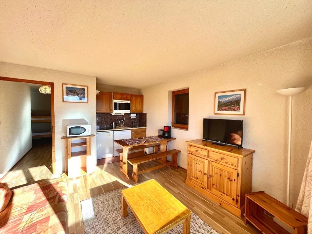 Appartement 2 pièces avec balcon et casier à skis - FR-1-505-207 - 3