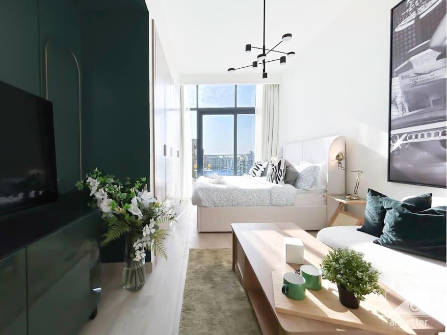 Bright Studio in Azizi Riviera Perfect City Escape, Dubaï