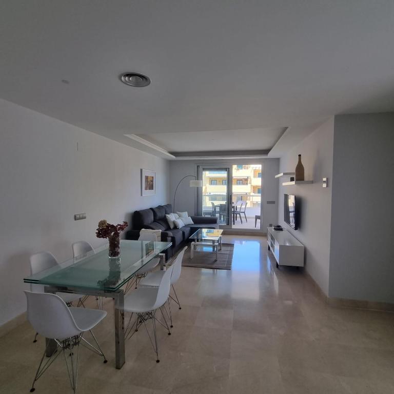 Deluxe 3 Bedroom by Aqua Apartments, Marbella - 2