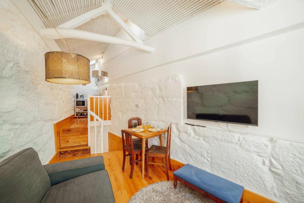 Charming Tiny House by Hosty, Porto