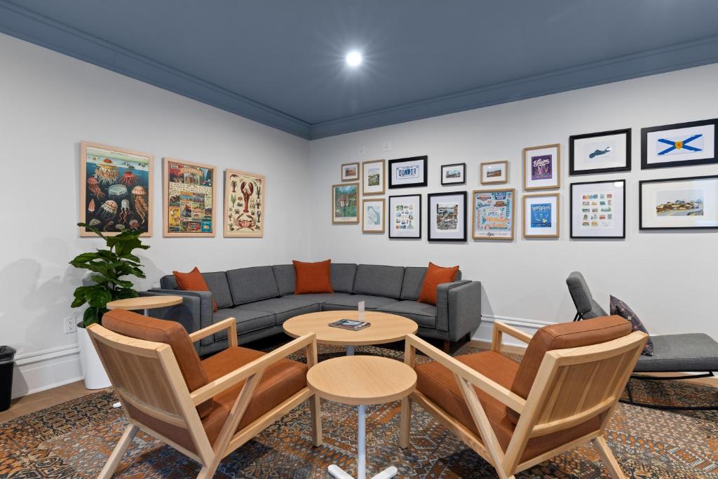 Shared lounge/TV area