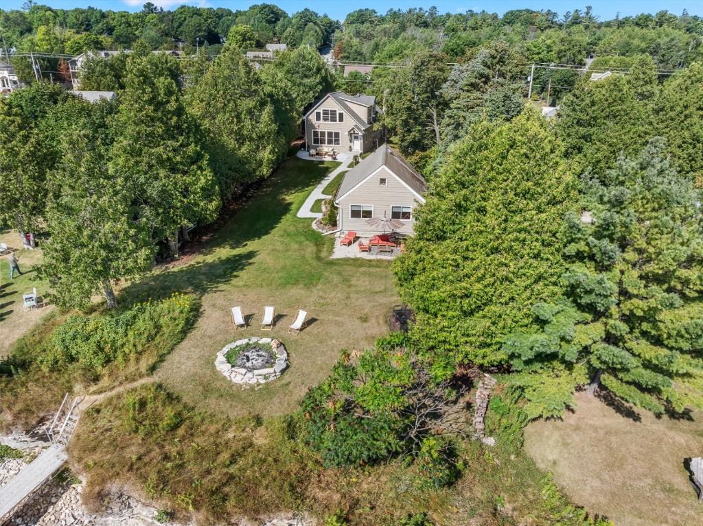 Limestone Edge by Simple Life Rentals, Baileys Harbor