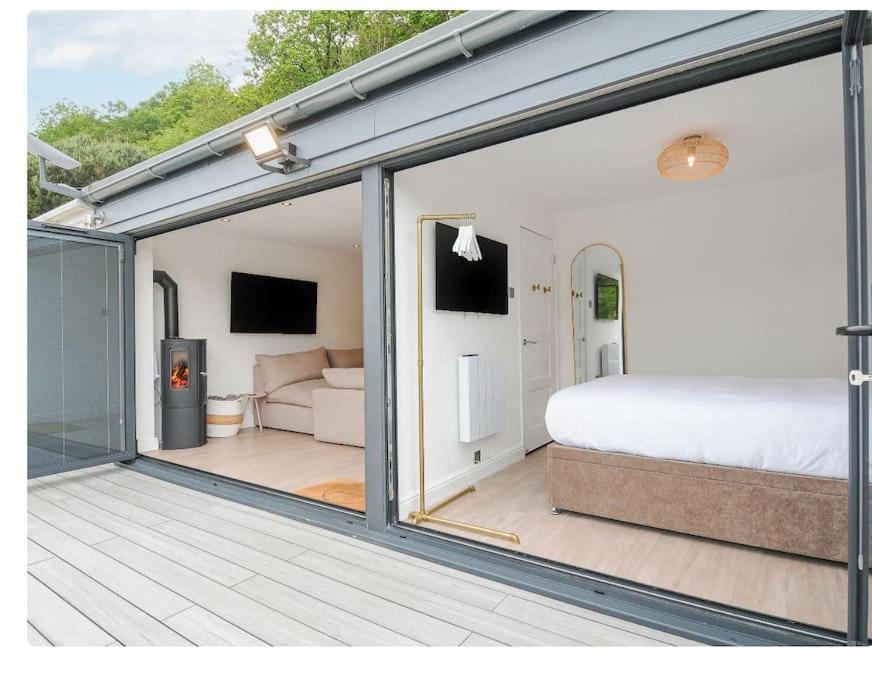 Refurbished Beach Lodge, Looe photo 2