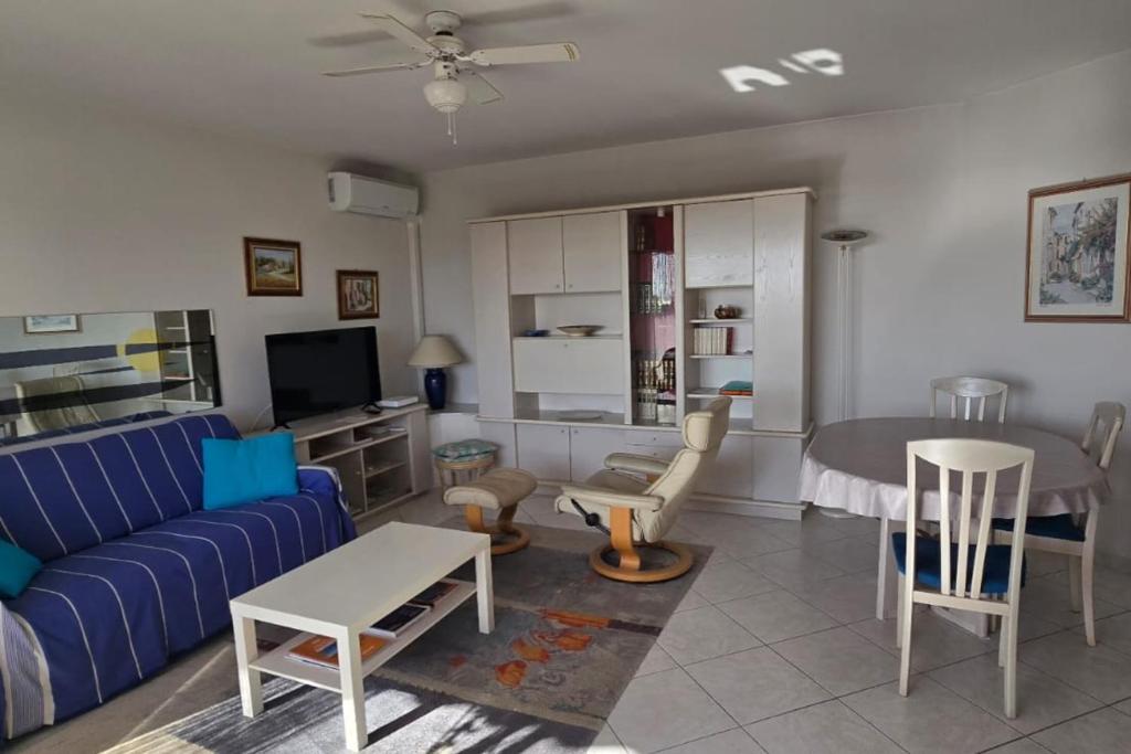 Bright apartment with terrace in Saint-Raphaël - 4