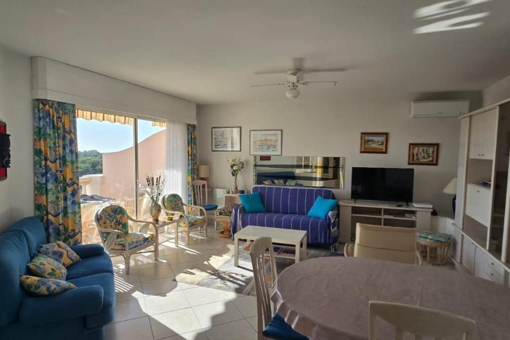 Bright apartment with terrace in Saint-Raphaël - 3
