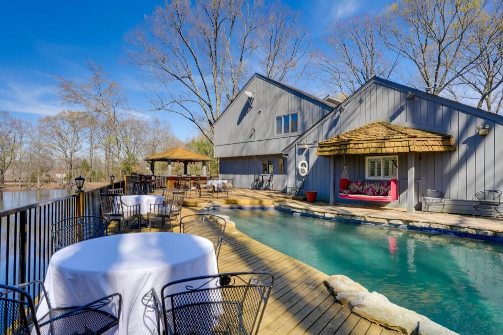 15 Mi to University of Memphis Getaway with Games, Southaven