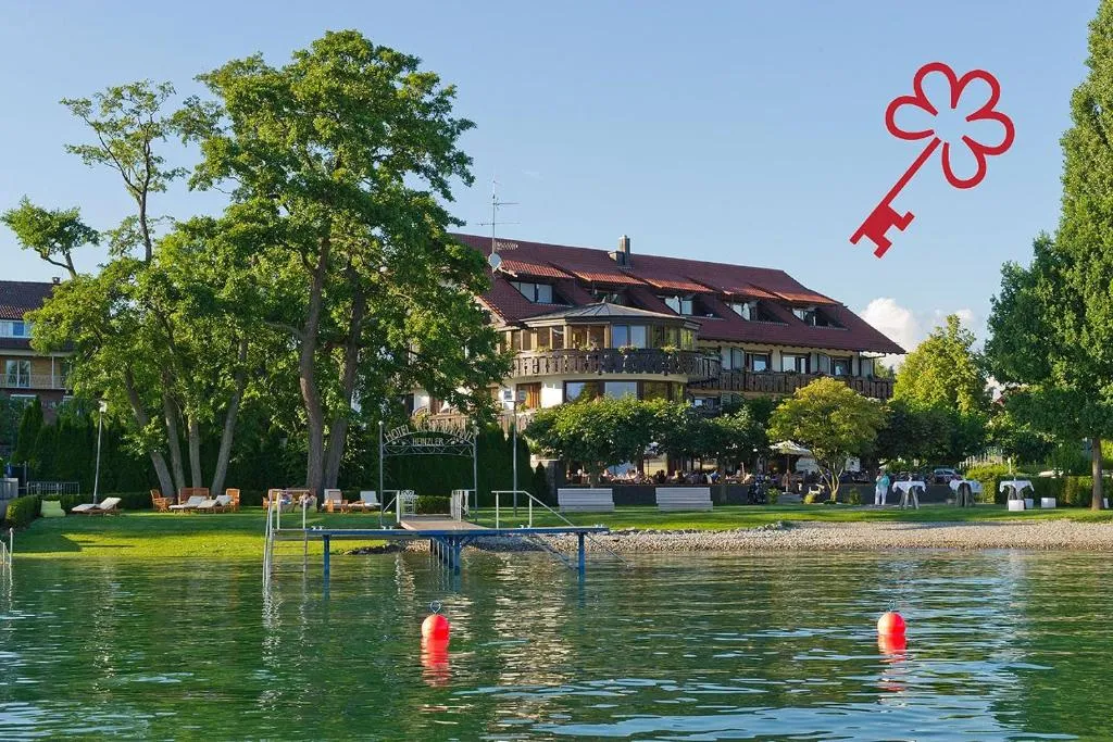 Hotel Heinzler am See，位于博登斯边的伊门施塔特的酒店