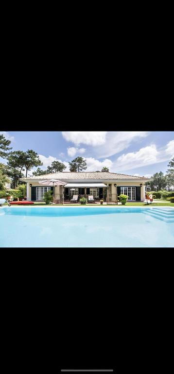 Charming Villa Jarros Private pool & Golf, Aroeira