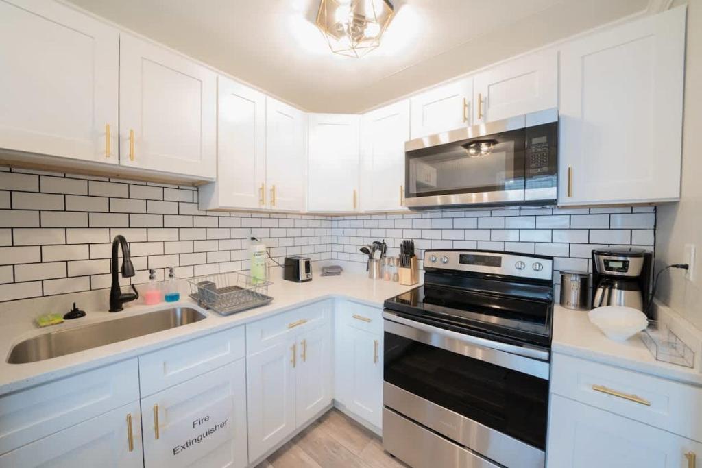 OV Mosaic - Summer Suite, North Camellia Acres