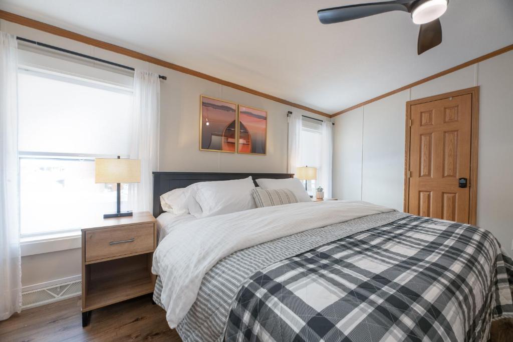 Still Waters by Simple Life Rentals, Rhinelander