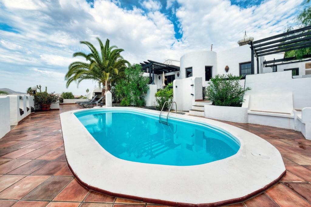 Casa Felix - Private Pool, Pool Table and BBQ By Lanzarote Vacation Homes, Nazaret