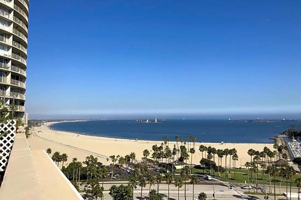 2 Bed Ocean View Balconys Corner Unit LB Convention Center, Long Beach