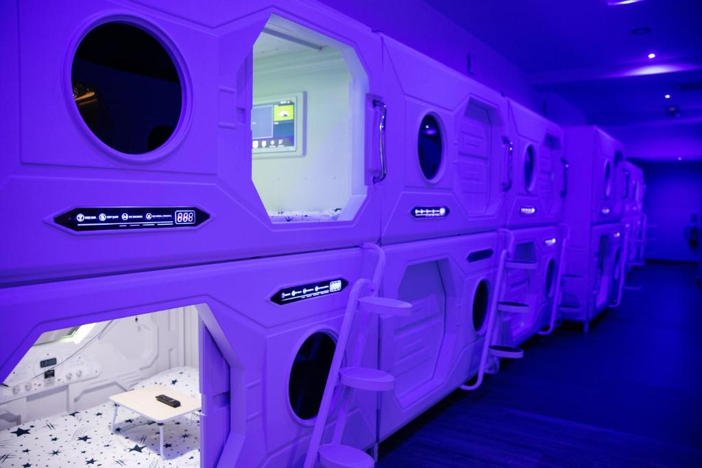QUICK'HOT By GTS - capsules et chambres confortables - 4