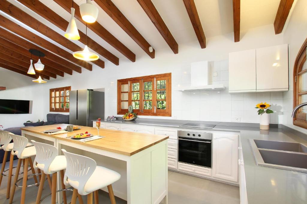 Country Lane Farmhouse Set In Pollenca Hills - 4