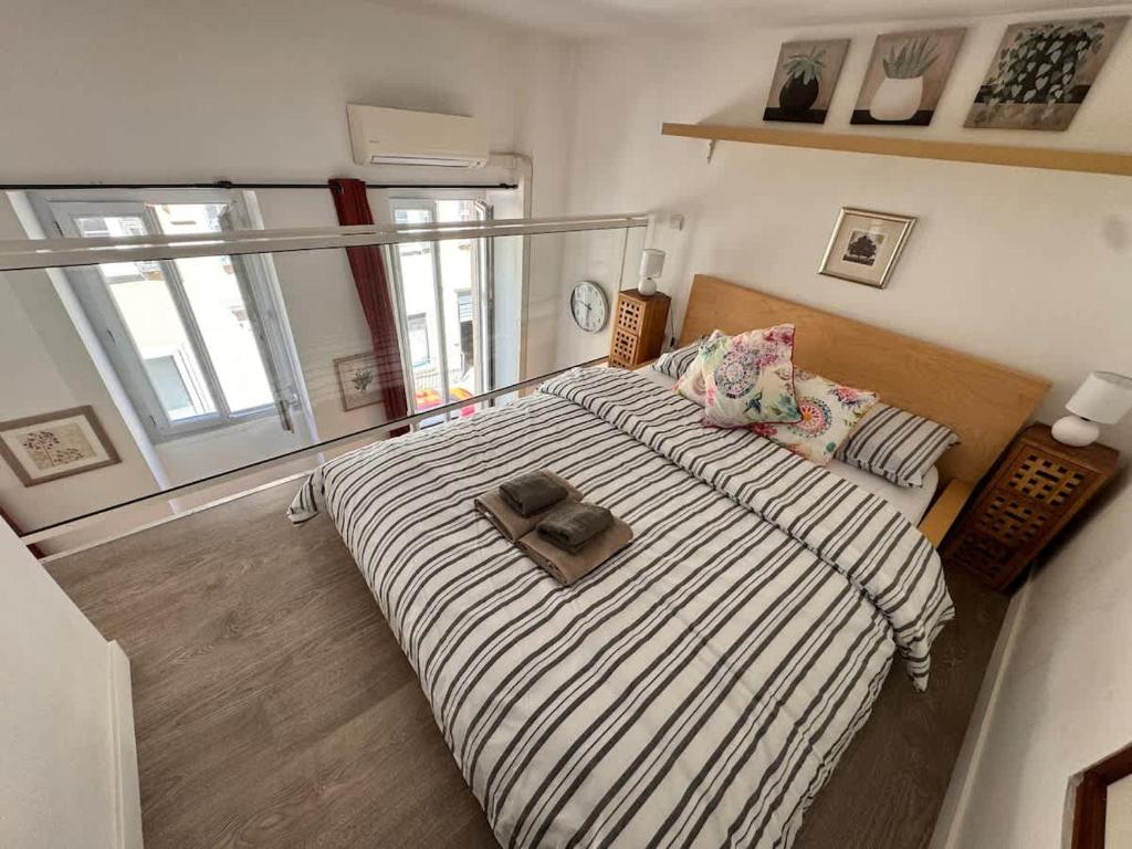 Tranquil Studio with Mezzanine in Carre dOr - 3