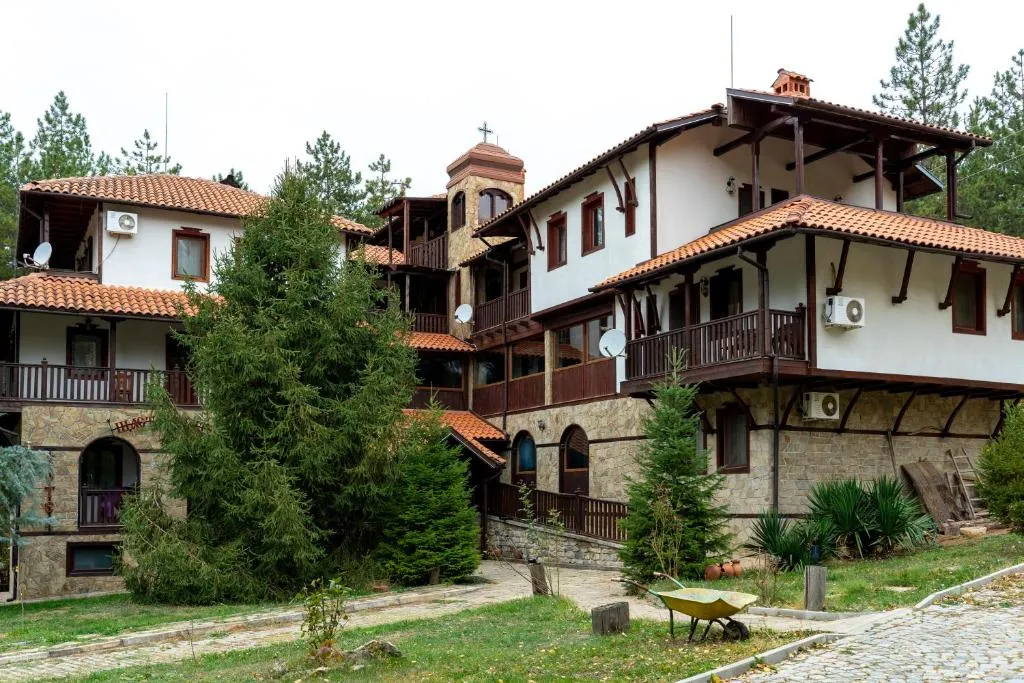 Хотелски Комплекс - Щастливците, hotel v destinaci Starozagorski Bani